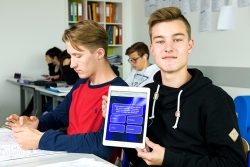 Es bedarf mehr als bloß einer funktionierenden WLAN-Verbindung und ein paar neuer Laptops, um den digitalen Wandel an den Schulen voranzutreiben.