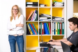 Englisch-Lehrerin Ulrike Lochte setzt in ihrem Unterricht in den höheren Klassen auf „multi device“ und da vor allem auf einen fächerübergreifenden Ansatz.