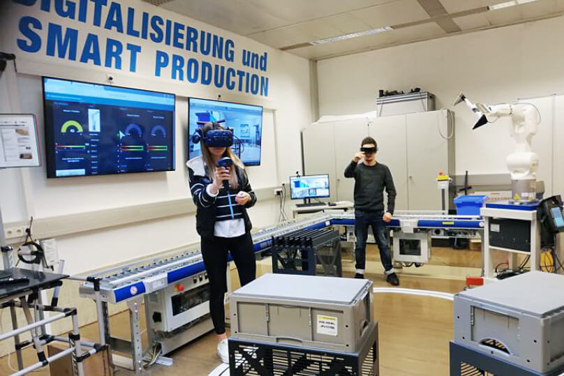 Die Virtuelle Realität im Klassenraum: Die Infineon Smart Learning Klasse der HTL Wolfsberg macht es möglich.