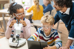 Hoelzel Journal | Schulwettbewerbe | MINT, Technik und digitale Schule